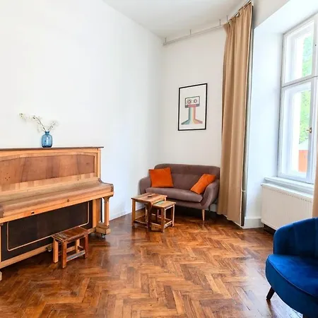 Studencka Street, Next To Planty Park Cracóvia