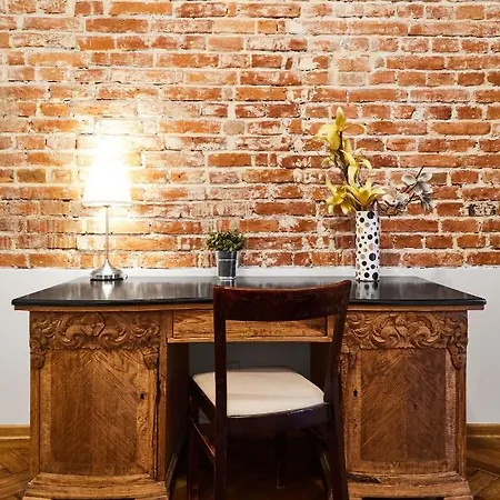 Studencka Street, Next To Planty Park * كراكوفيا